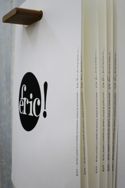 installation "é[f]ric et fiac" vue de côté et du copyright